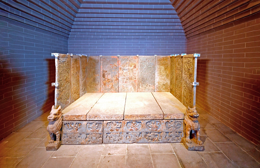 隋贴金彩绘围屏石榻